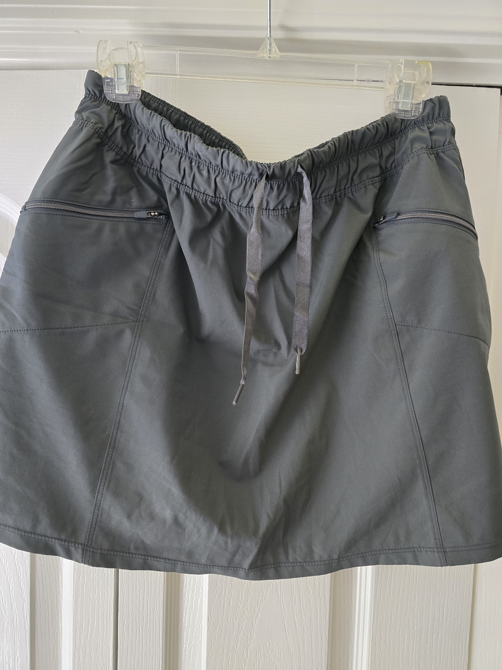 Athletic Drawstring Skort in Grey-Green